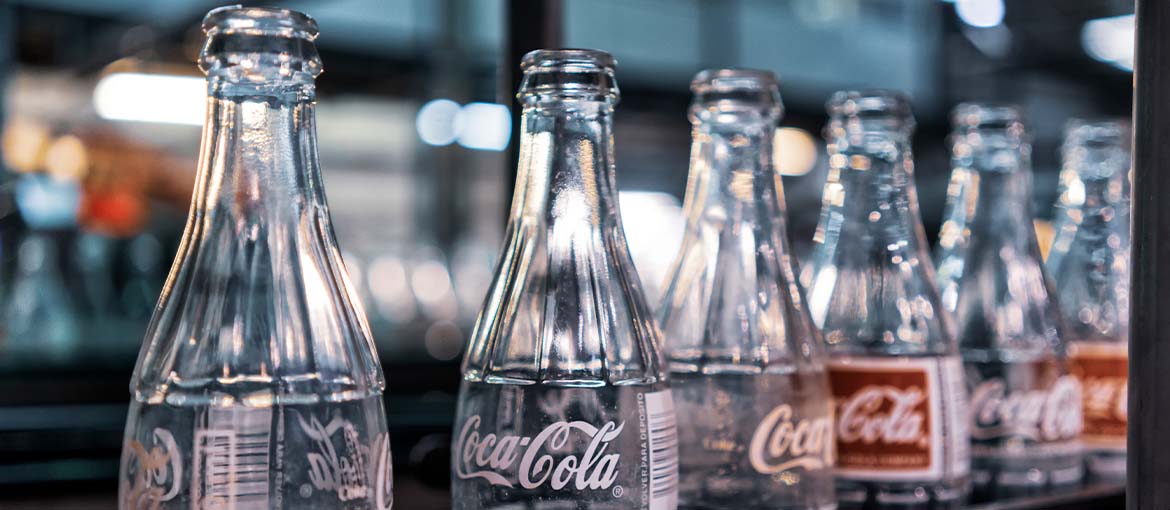 La conciencia de marca de Coca-Cola es inconfundible y comienza con la forma de la botella La conciencia de marca de Coca-Cola es inconfundible y comienza con la forma de la botella