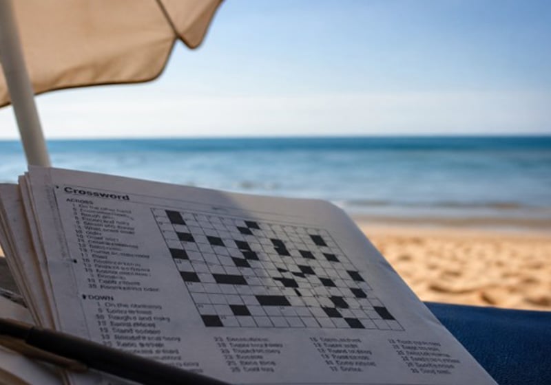 Pasatiempos de ingenio: por qué son beneficiosos (¡y no solo en verano!)